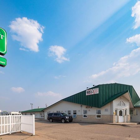 Perfect Inns & Suites Weyburn Exterior photo
