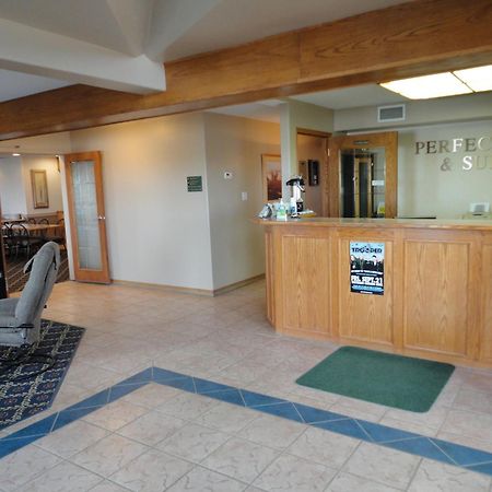 Perfect Inns & Suites Weyburn Exterior photo