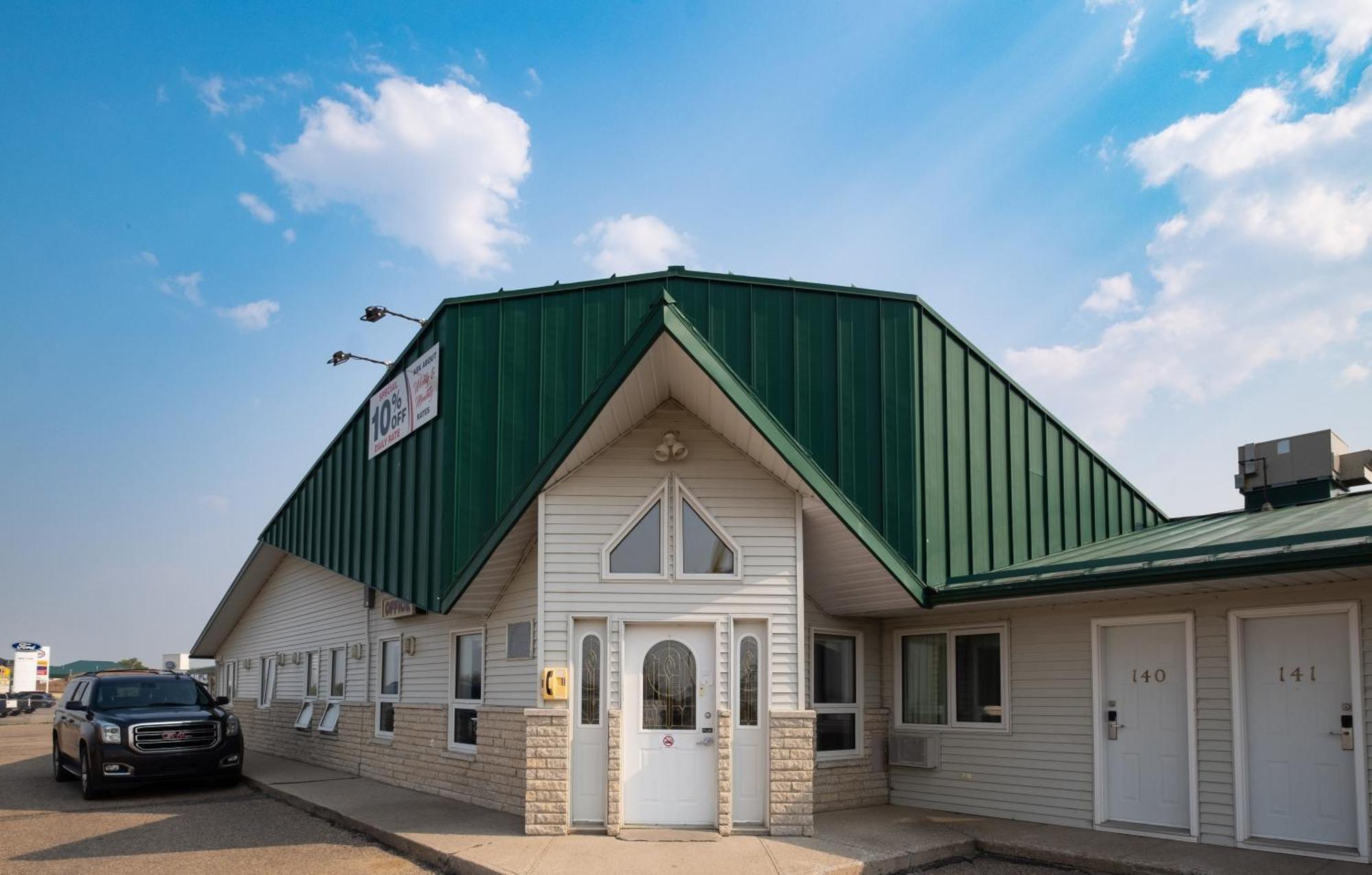 Perfect Inns & Suites Weyburn Exterior photo