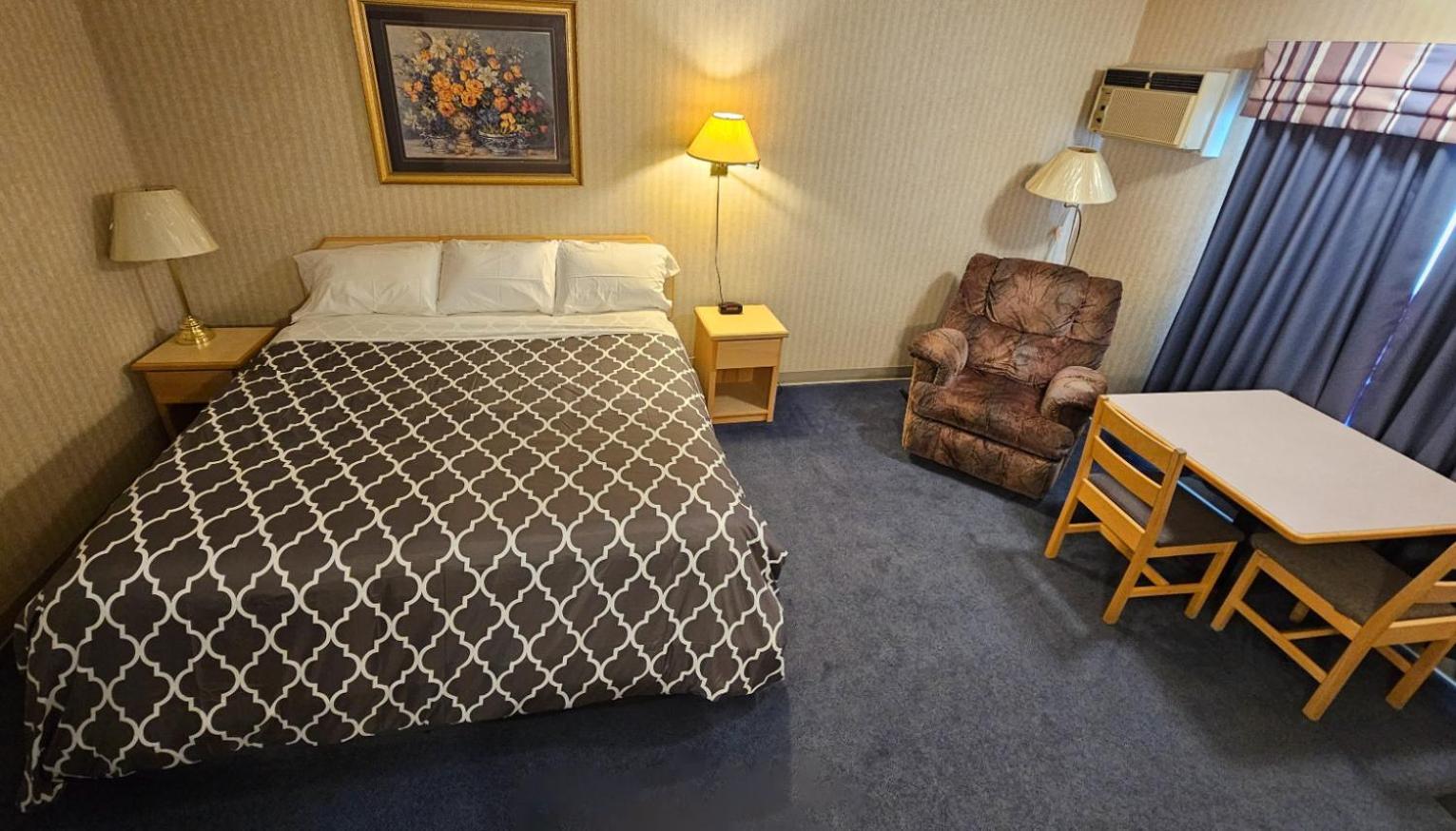 Perfect Inns & Suites Weyburn Exterior photo